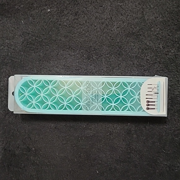 Olivia Rose Beauty Essentials Makeup Brush Organizer - Picture 1 of 2